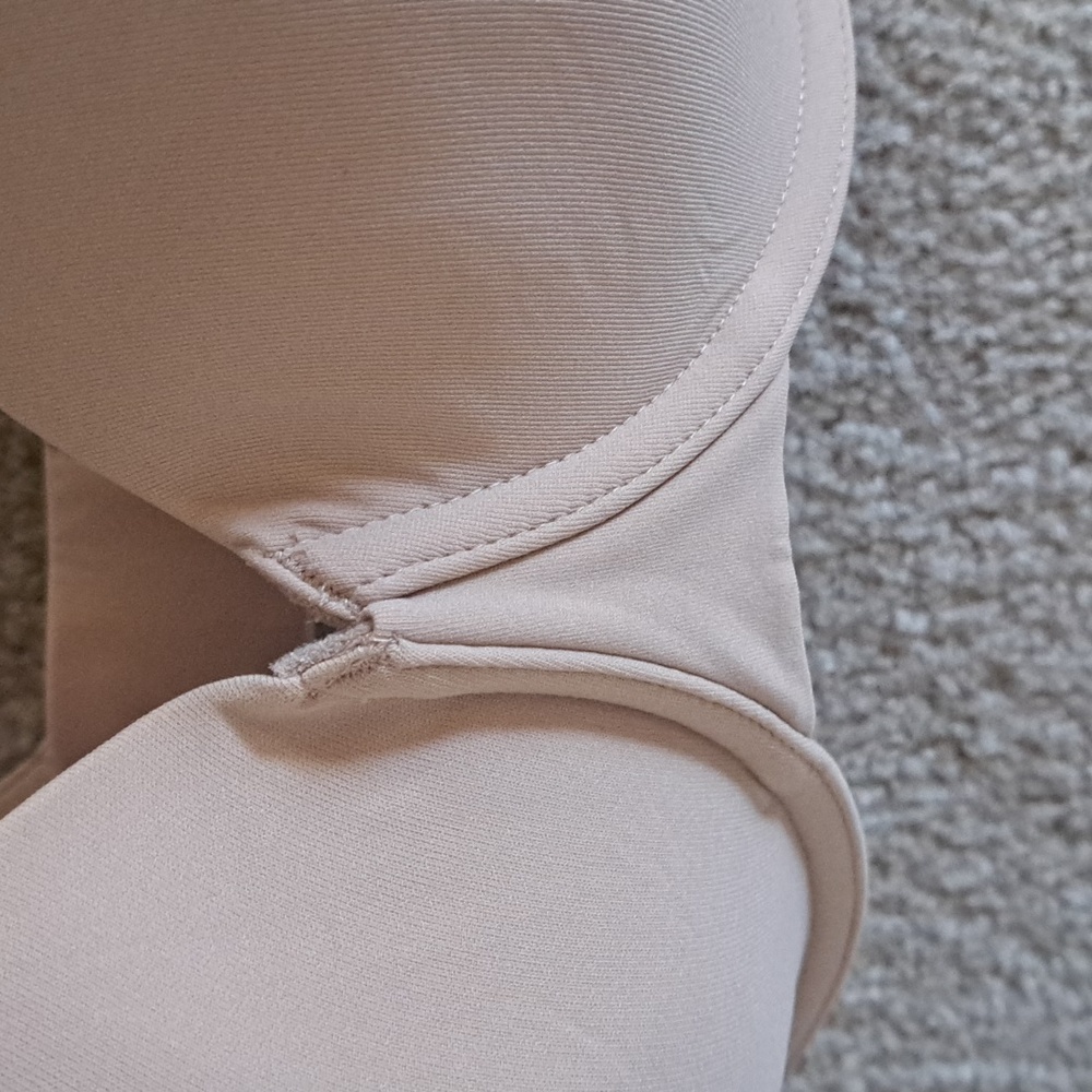 SKIMS Nude Light Beige T-Shirt Bra - Picture 3 of 6